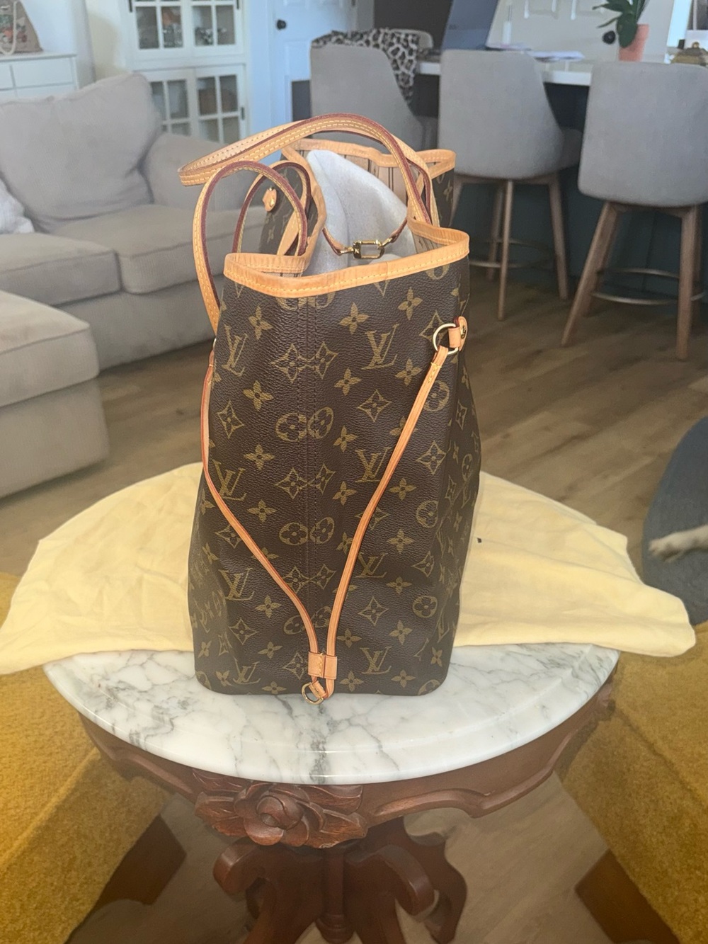 Louis Vuitton GM Neverfull Tote - Picture 5 of 11